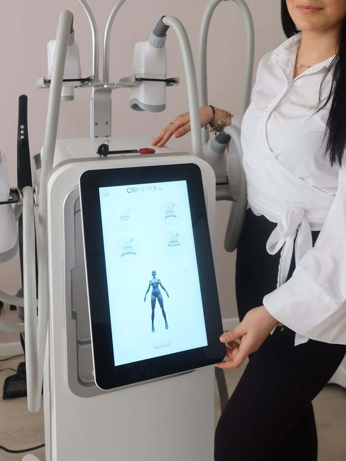 Cryotec Pro cryolipolyse-apparaat met applicatoren in de praktijk van Let's Laser
